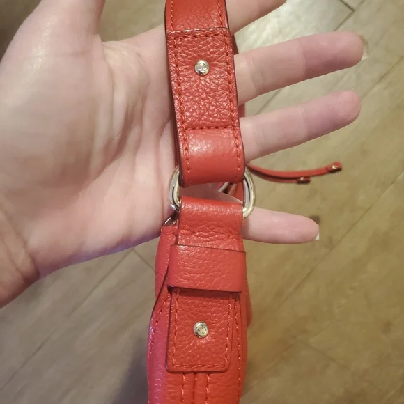 Kate Spade New York Lori Berkshire Road Red Leather Hobo Bag. - Picture 10 of 16